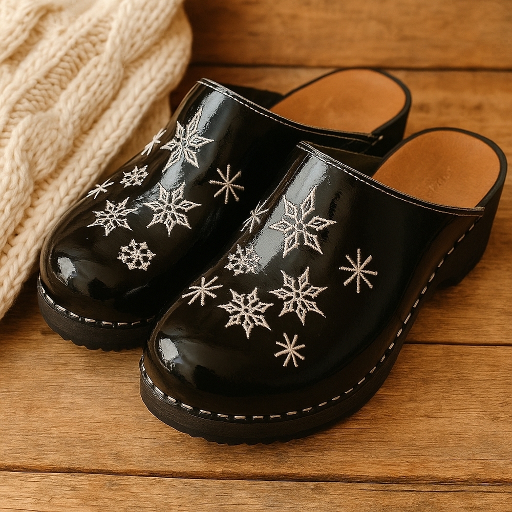 Hanna Andersson | Vintage Swedish Made Snowflake Embroidered Clogs  (39 / US 9)